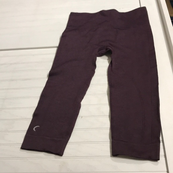 Zyia Seamless Performance Crop Tight Leggings - Picture 2 of 6